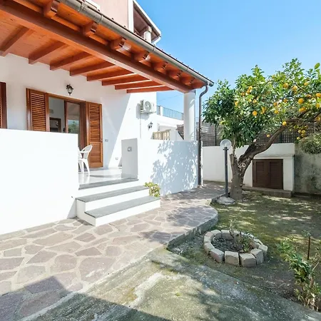 Casa Sole A Canneto بيت للعطل