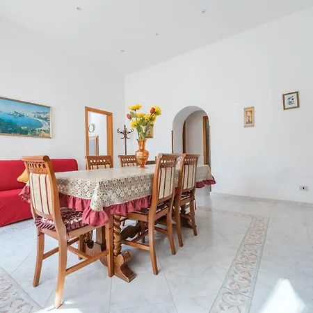 Casa Sole A Canneto بيت للعطل