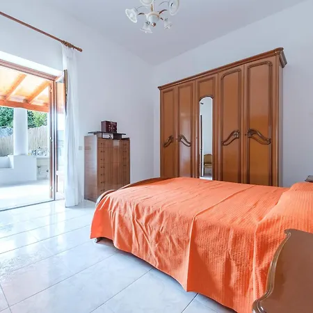 Casa Sole A Canneto بيت للعطل